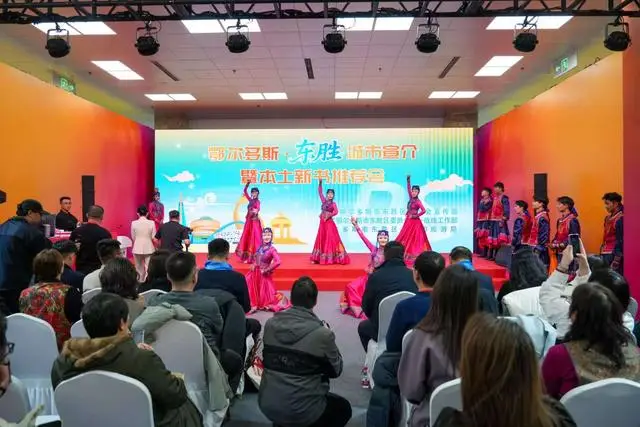 東勝借北京圖書(shū)訂貨會(huì)展城市文化魅力，三位本土作家分享創(chuàng)作故事